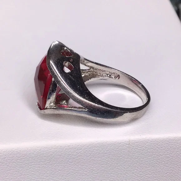 BEAUTIFUL RED GARNET HAND CUT FACETED STONE SET IN SILVER SIZE 8.5 - Picture 3 of 4